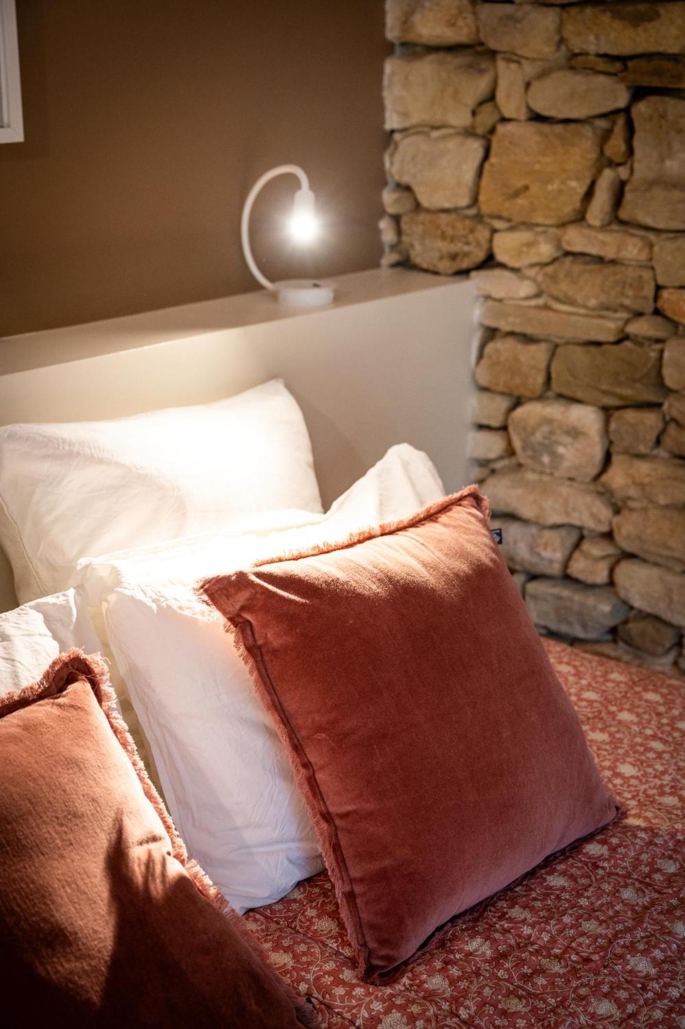 Le Champ Des Oliviers Bed & Breakfast Oppede Exterior photo